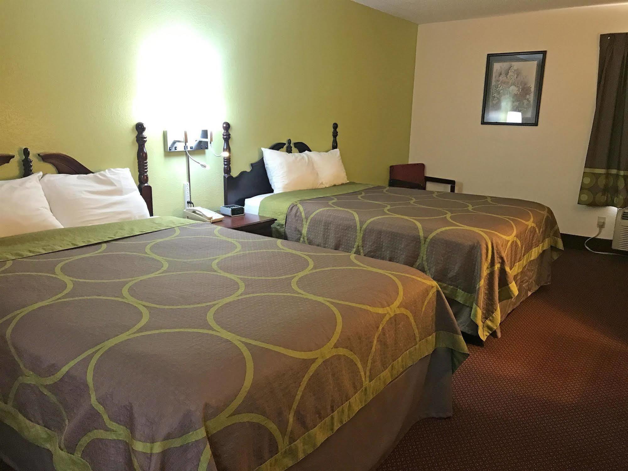Super 8 By Wyndham Galesburg