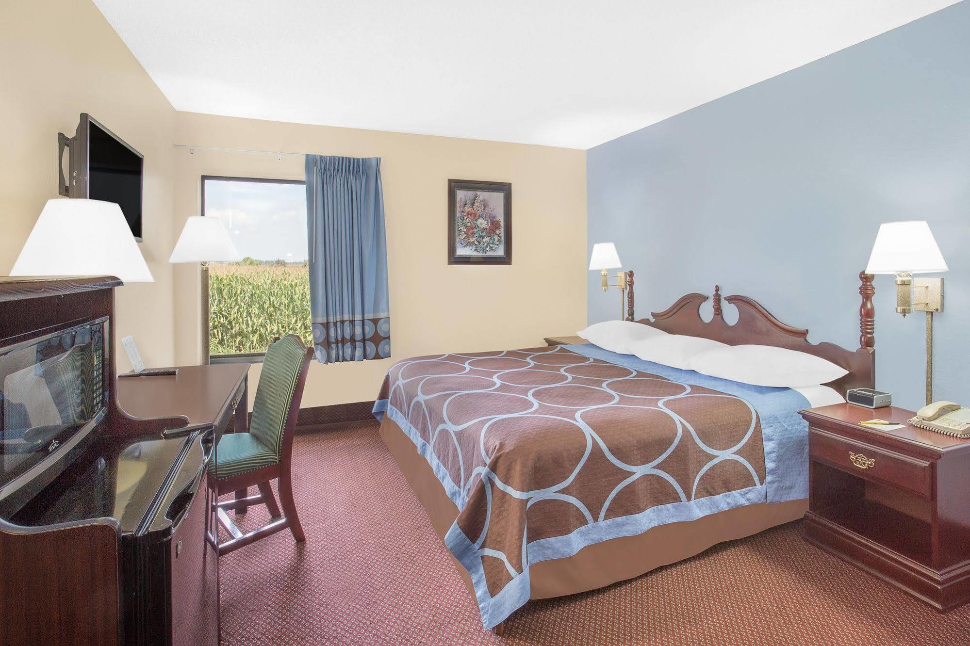 Super 8 By Wyndham Hotel