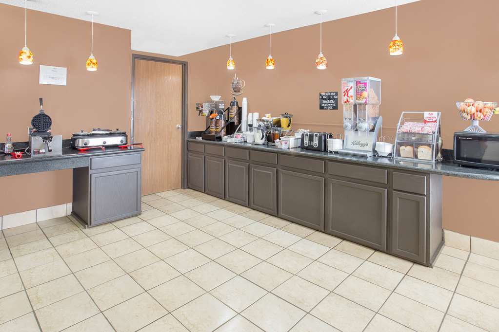 Super 8 By Wyndham Galesburg