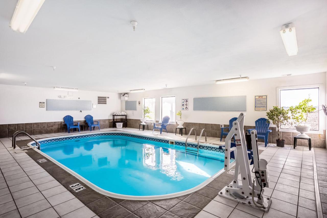 Super 8 By Wyndham Hotel